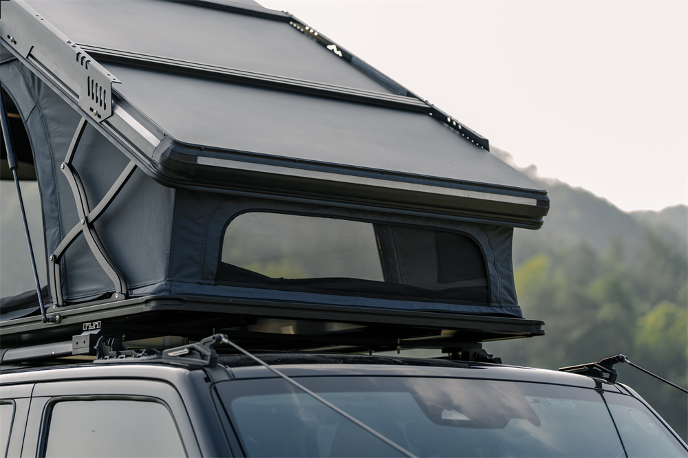 DB-RT003 1.45 Aluminum Hardshell Roof Top Tent