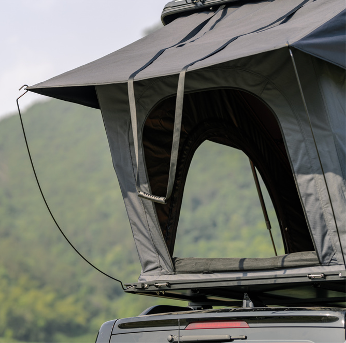 DB-RT003 1.45 Aluminum Hardshell Roof Top Tent